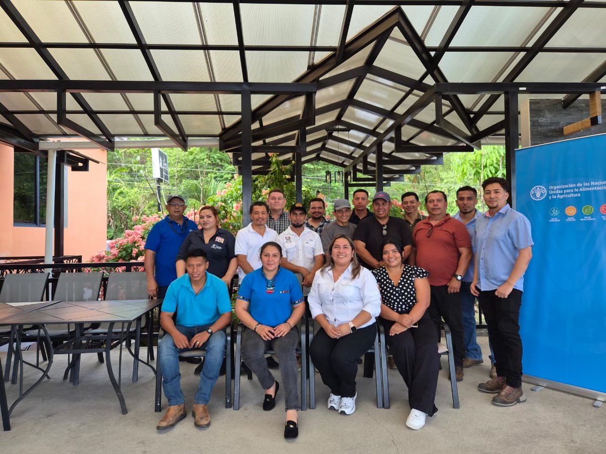 FAOElSalvador's tweet photo. La FAO desarrolló el Taller de Modelamiento de Fechas de Siembra para cultivos de granos básicos #ZARC, fortaleciendo capacidades para una producción agrícola más resiliente 🌱 https://t.co/tMK6JoUeRz