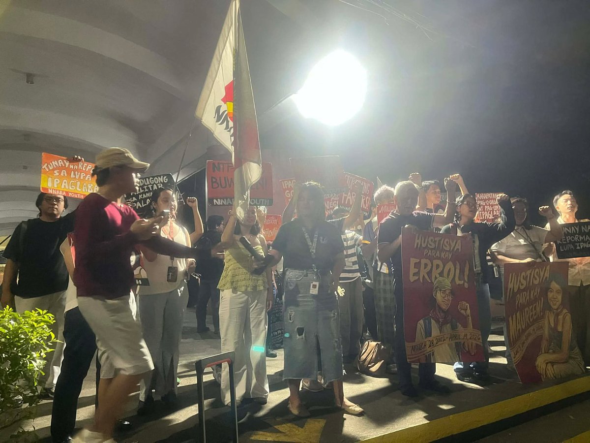 tinigngplaridel's tweet photo. LOOK: Students, faculty and peasant advocates held a candle lighting protest to commemorate the "Toboso 19" massacre at the College of Social Work and Community Development today, May 26.

#DefendNegros https://t.co/BfaRbXUeWo
