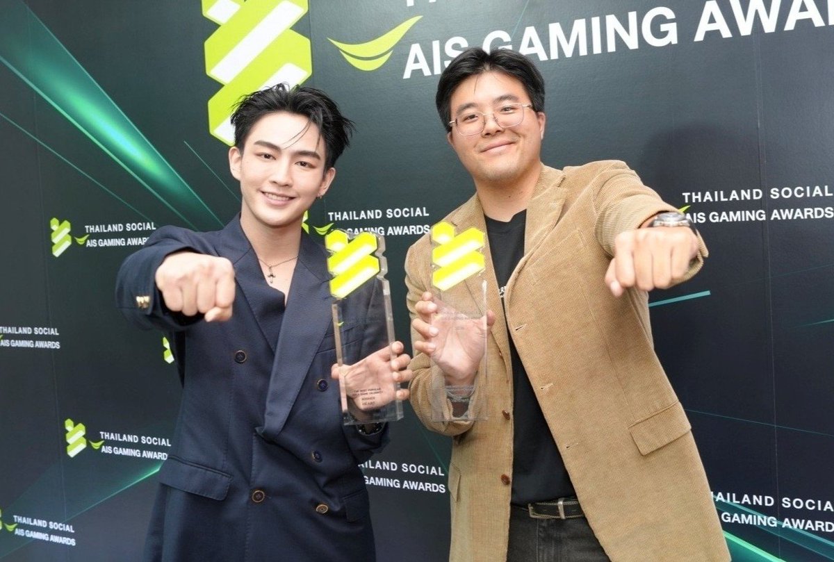 Hello Asian tweet media