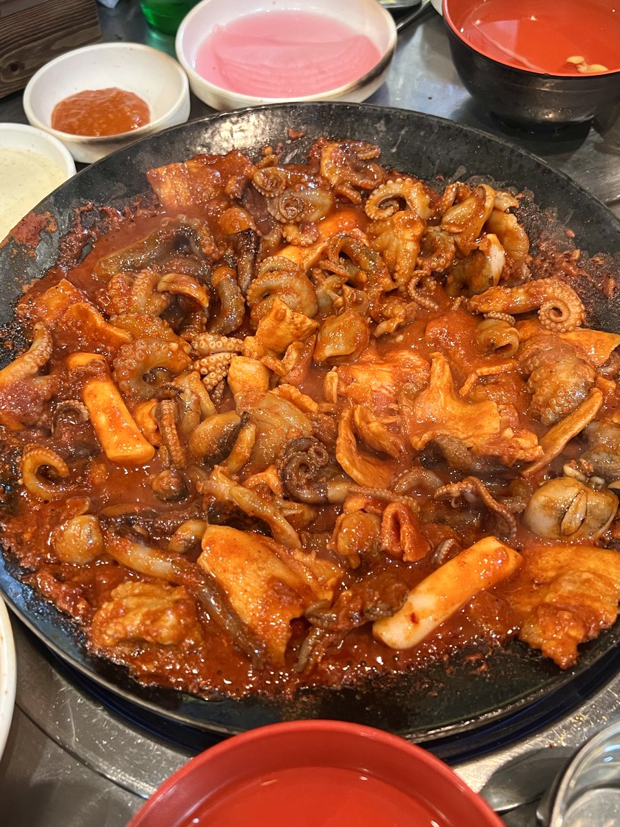 Meokdon's tweet photo. 쭈삼먹고 볶음밥 어케 참는데 https://t.co/2mJLkbm9ac