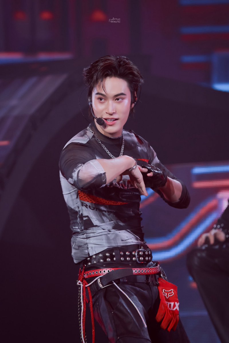 ล. ม. ’s gallery tweet media