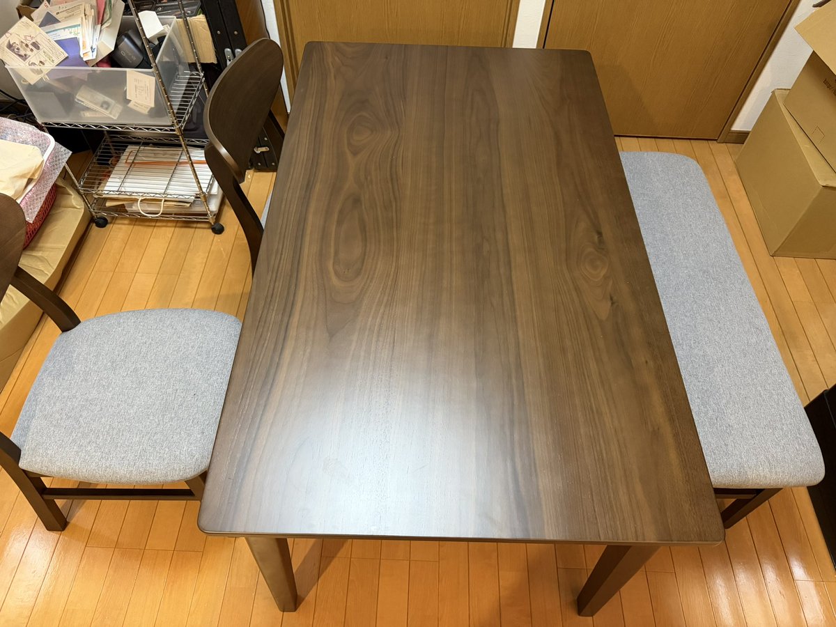 ダイニングテーブル　　取り置き中です ダイニングテーブルを買った！ 置き場所にピッタリで想定通りのサイズ