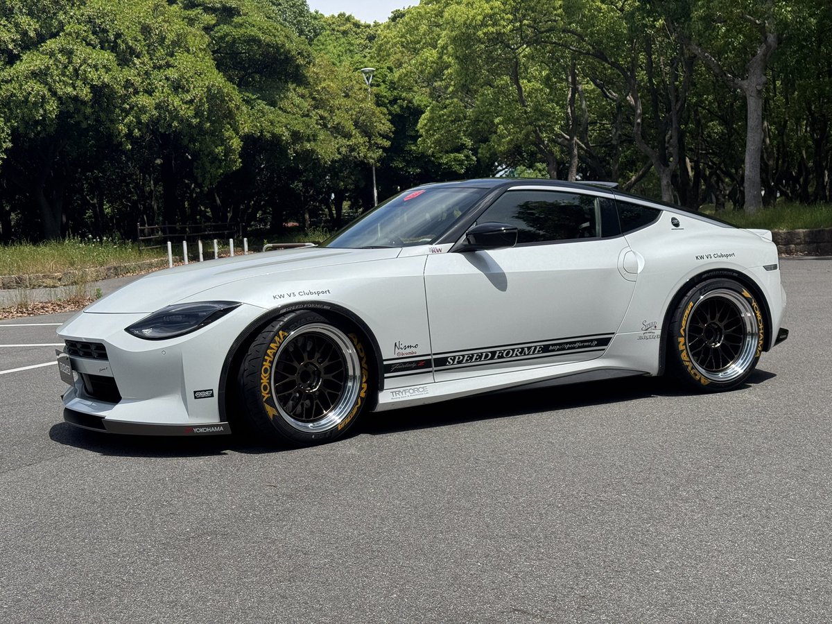 speedforme1's tweet photo. RZ34、S30Z  スピードフォルム

今日のレイズさんの撮影の続き
 21A  SR 19インチ

どちらが好みでしょうか? https://t.co/PnNRWUbyxQ