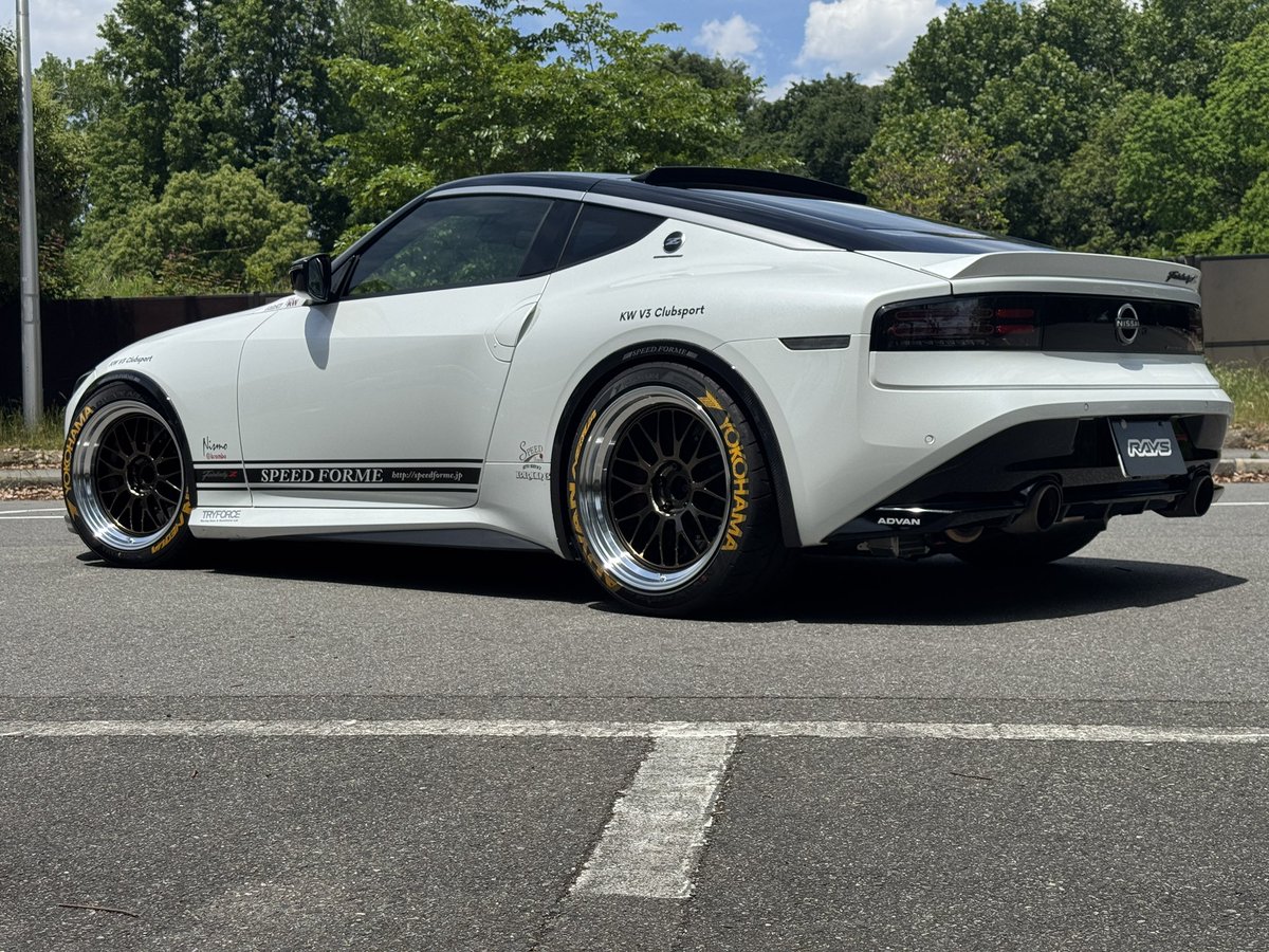 speedforme1's tweet photo. RZ34、S30Z  スピードフォルム

今日のレイズさんの撮影の続き
 21A  SR 19インチ

どちらが好みでしょうか? https://t.co/PnNRWUbyxQ