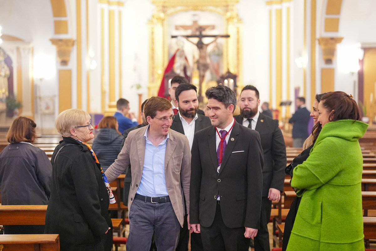 AngelNinoQ's tweet photo. Qué raro…
Estas fotos deben de ser IA https://t.co/C64UFyF7o6