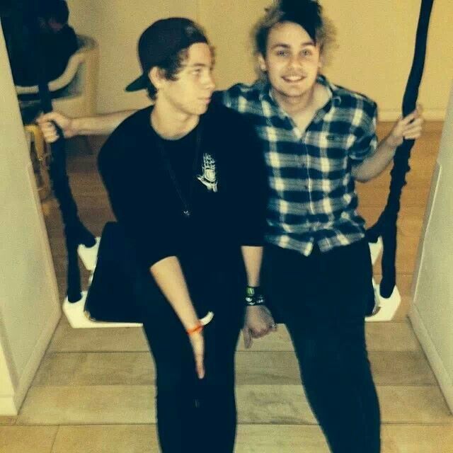 DEATHBAT__Army's tweet photo. Can we make the word Yearner a insult? Like look at this fucking yearner
#mukemay https://t.co/TcisAkN0Kh