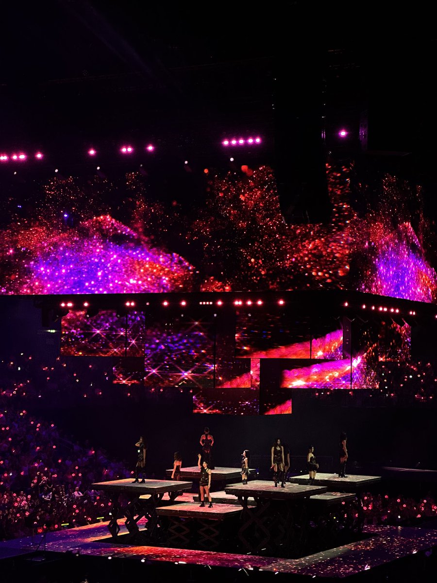 mindflvyer's tweet photo. saturday was the best day of my life 😭🥹#TWICE_THISISFOR_WORLD_TOUR_IN_BERLIN #TWICE #THISISFOUR https://t.co/GXSGttjEn4