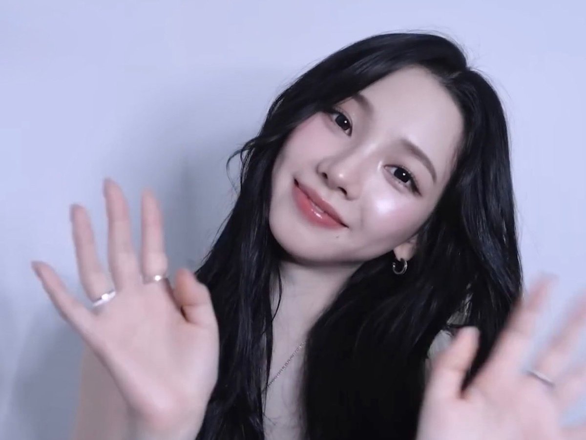 baselfoll's tweet photo. Hi i'm feeling so chatty rn so anyone wanna have a random talk with me on DM? https://t.co/jbO0iywgML