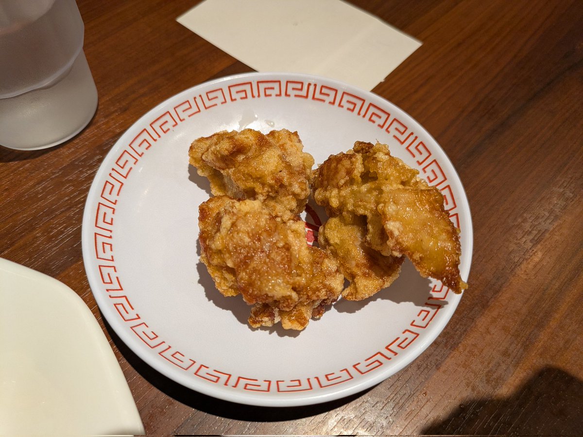 yon44san's tweet photo. 今日の晩御飯。
そんなつもりはなかったんですけどね。気がついたら入ってました。コク旨ラーメン+チャーハン唐揚げセット。神セットでした。美味しゅう御座いました。 https://t.co/NdmON6kLex
