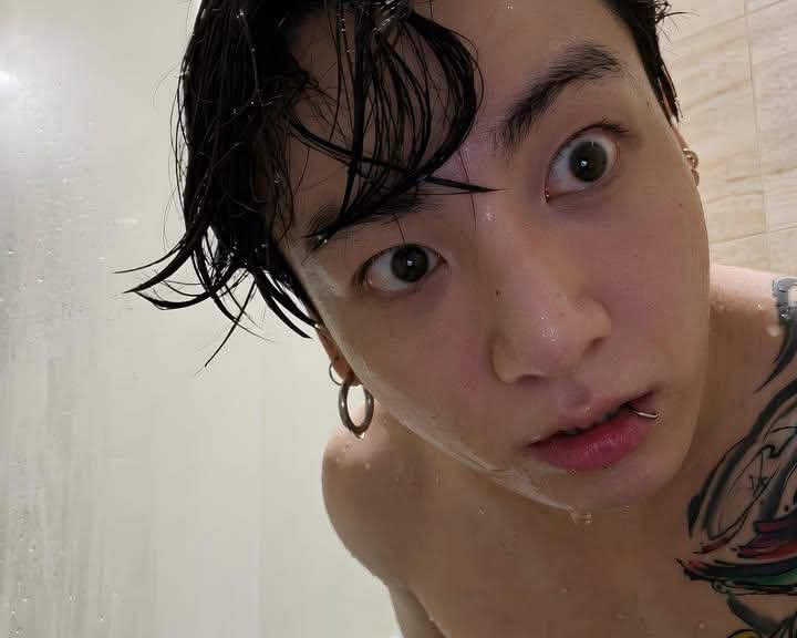 97Jungukk's tweet photo. https://t.co/MxO2LNBiOA