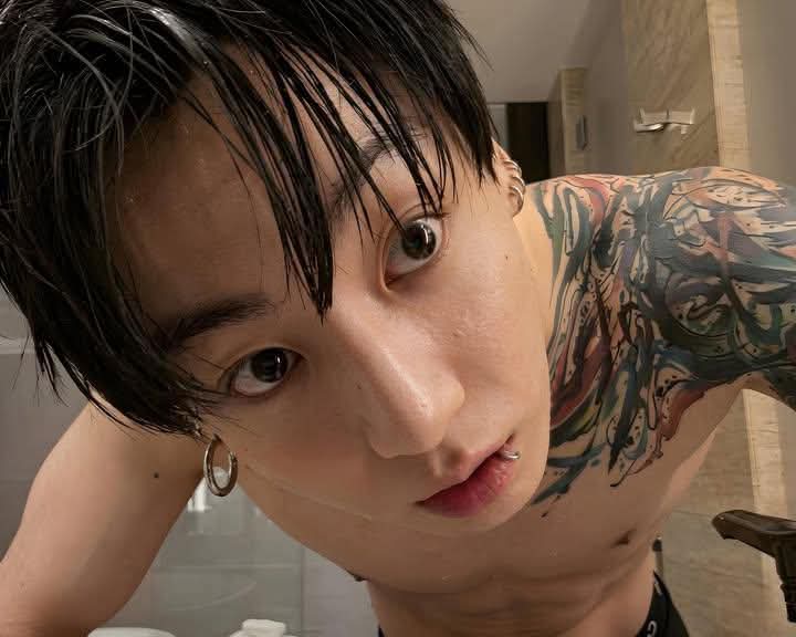 97Jungukk's tweet photo. https://t.co/MxO2LNBiOA