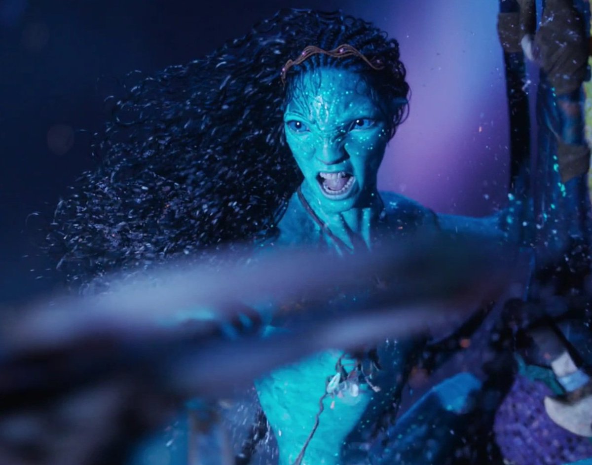 floraisgivingup's tweet photo. saying with your whole chest that tsireya would never be a fighter when she is the tsakarem and we have seen her mother go into battle pregnant TWICE to protect her people is just😭😭 these people cannot be real how do you watch these movies and not understand a single thing https://t.co/AgtlRmmDt8