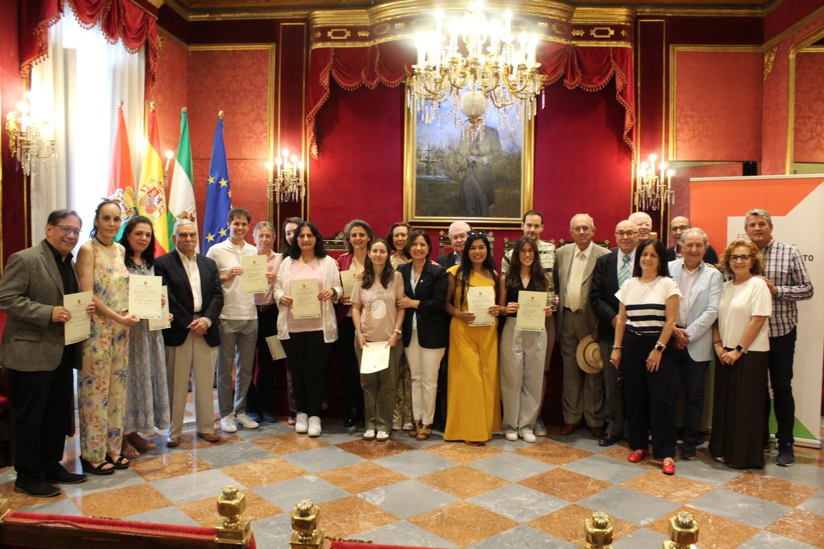 empleaGranada's tweet photo. Ayer celebramos la entrega de diplomas del curso Plan de Empresa de la Escuela Municipal de Emprendimiento- Secot.
Un total de 22 alumnos y alumnas han finalizado esta formación orientada al emprendimiento.
Enhorabuena a todas las personas participantes por su esfuerzo https://t.co/nlx7g7KJaK
