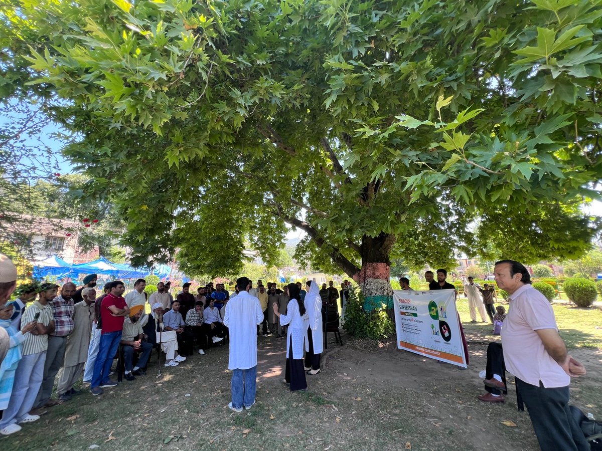 CouncilPoonch's tweet photo. Today, Municipal Council Poonch conducted a Nukad Natak at Parade Ground Poonch promoting Swachh Survekshan awareness for clean and hygienic surroundings.
@MoHUA_India 
@md_sbm 
@JKHUDD1
@PoonchDm 
@JammuUlb
@diprjk 
@DICPoonch https://t.co/6bUUwXF4dR