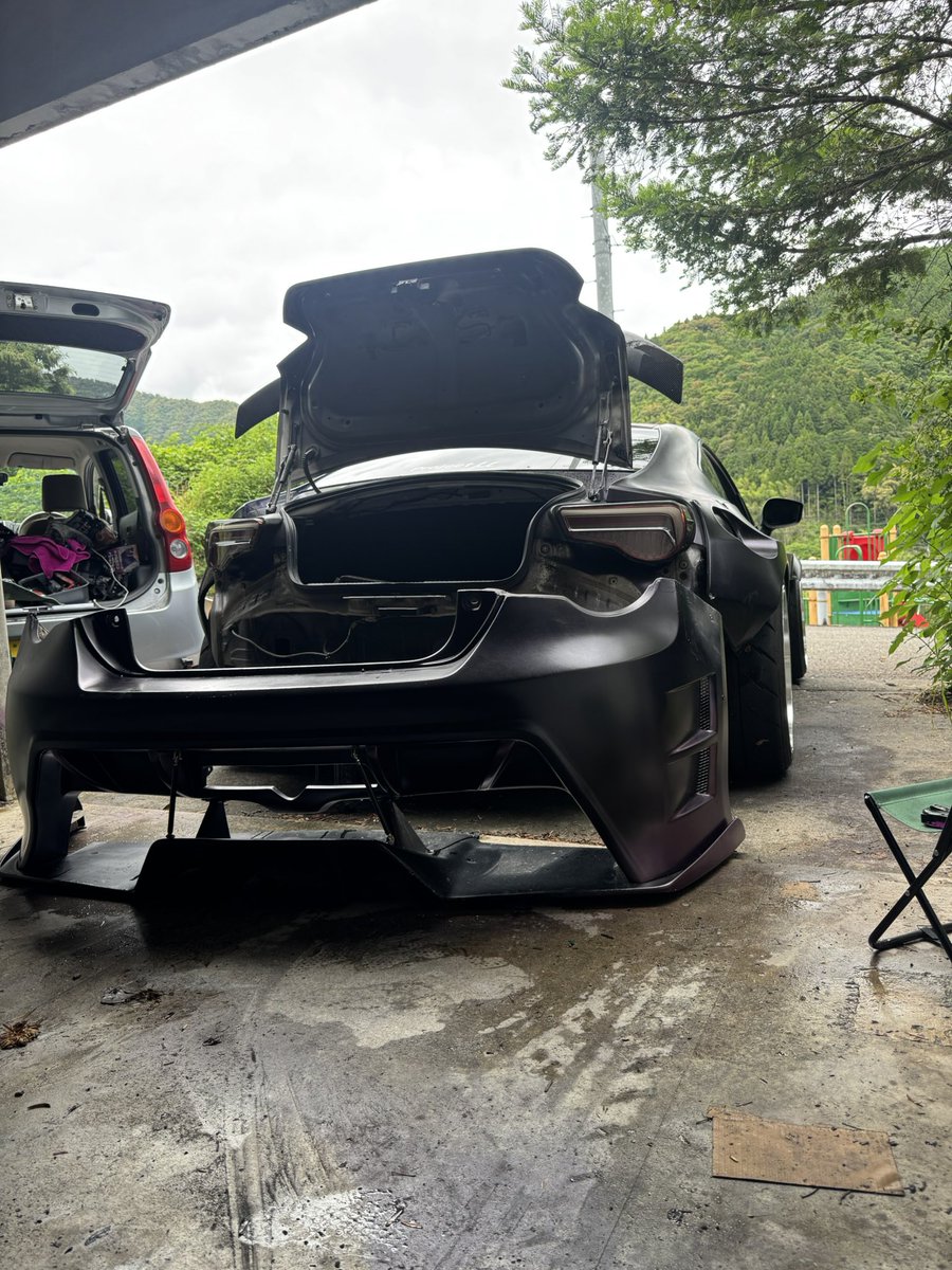 S_suzumoti's tweet photo. 明日雨予報なので急いで作業&洗車😅
ホイール外して洗うと細かい所までめちゃくちゃ綺麗になる✨✨
#BRZ #ZC6
#ロケバニ #パンデムv3 #KUHL #ings
#VLAND #valenti #深リム #スポ車 #高知
#86好きと繋がりたい #BRZ好きと繋がりたい #スポ車好きと繋がりたい #車好きと繋がりたい https://t.co/iZxmfnJkTv