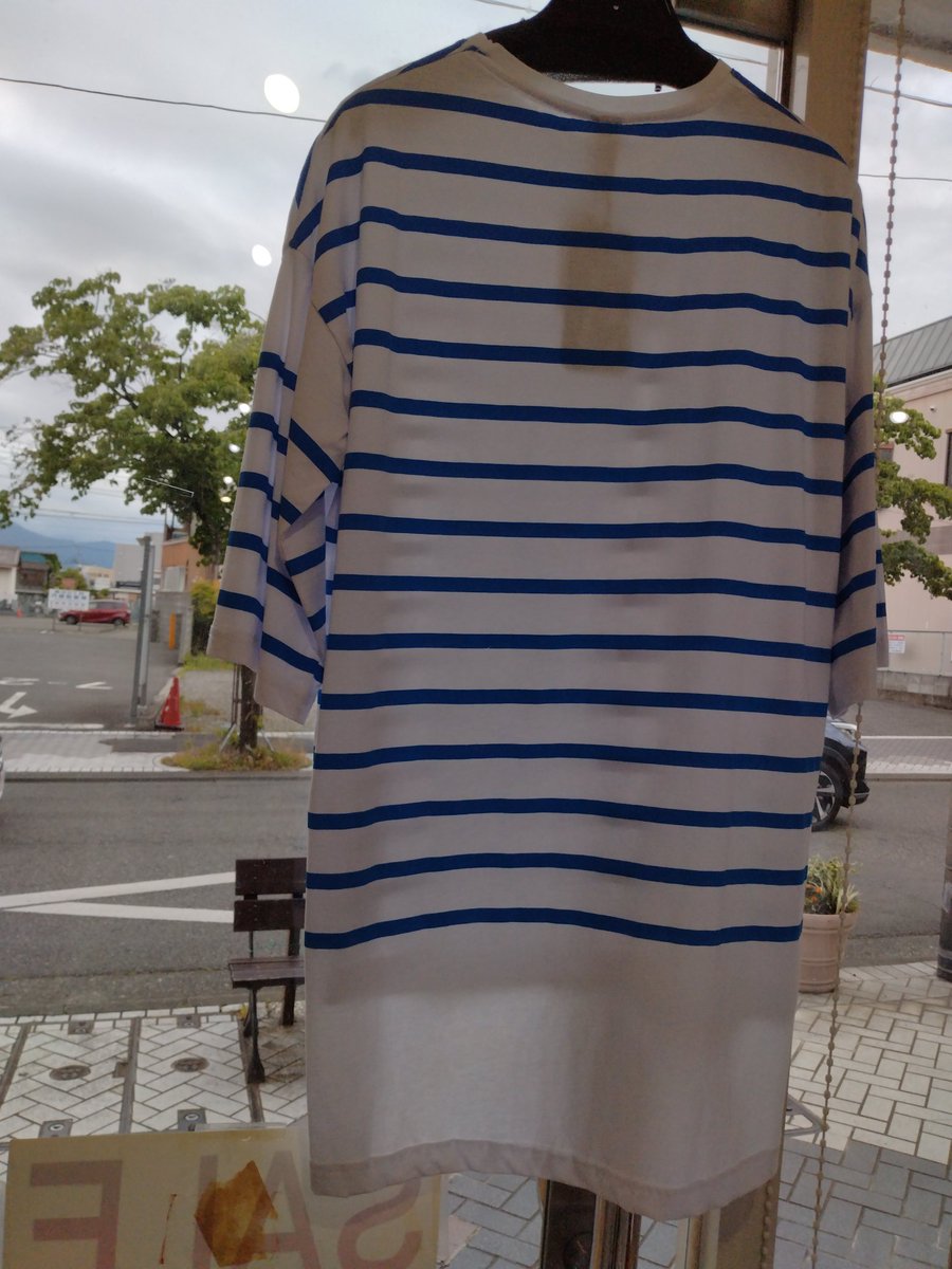 parcelmayumi's tweet photo. made in italy🇮🇹 ボーダートップス
コットン素材の爽やかな
ボーダートップス
アンシンメトリーの変型デザインで
1枚で安心シルエット

#イタリアシャツブラウス
#インポートシャツブラウス #イタリアTシャツ #インポートTシャツ #インポートセレクトショップパーセル https://t.co/bT5D9zK1n3