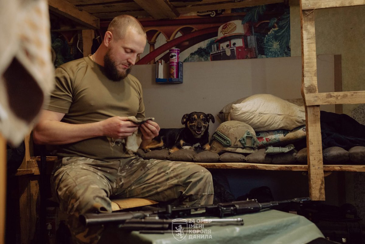 DefenceU's tweet photo. Clean your weapon.
Feed your dog.
Stand for your country.
This is the way.

📷: @24th_brigade https://t.co/fso8g6qi10