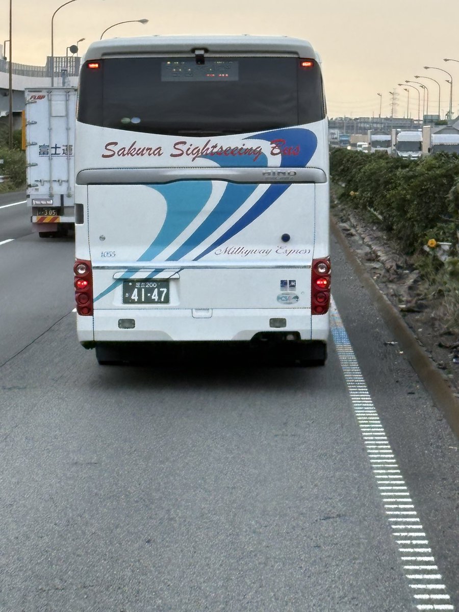 hiro__w650's tweet photo. 余程こういう画像を貼ったりしたくないけど､早朝 このバスにクラクション鳴らされ追越ししながら中指🖕されました
どこの会社だろうか...
知りたいなぁ
追越車線にいた自分も非があるのは認めるがさすがに中指🖕はないやろ💦
 #高速バス https://t.co/ltXy5Qxkrh