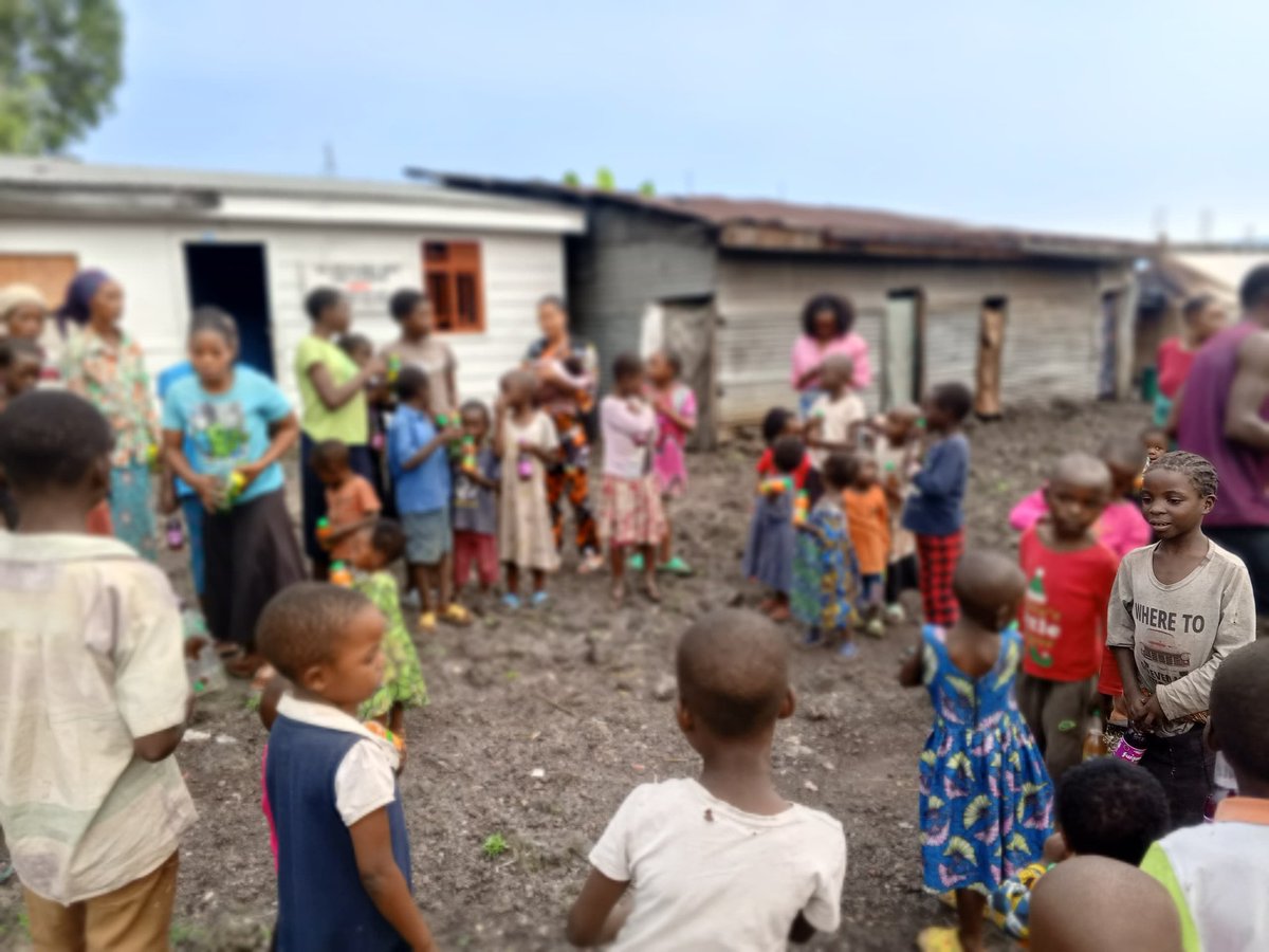 OSPDU1's tweet photo. Activité de #solidarité de l’#OSPDU en faveur des #enfants de l’orphelinat Global Bright #Children .
Ce geste de solidarité a redonné de l'espoir et du soulagement au cœur de ces enfants, tout en renforçant les actions de protection et bien-être des ses enfants menées  par OSPDU. https://t.co/sB0KGpjF7i