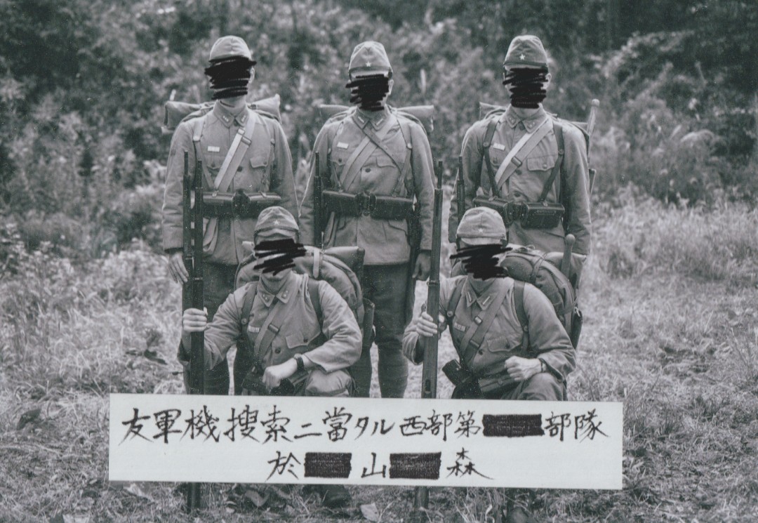 ifs76AizV1sPGZA's tweet photo. 「マビト」

昭和19年11月、日本兵5名と案内人が消息不明機を捜索のため禁足地の森へ足を踏み入れ、異界からの誘いに侵食されていく山の怪談×土着民俗学×戦時下の狂気ホラー。

森の雰囲気が超気味悪くて暗闇から迫ってくる足音と「おーい」の呼び声に戦慄。悪夢を見たような後味でした…。

🌲SSFF&ASIA2026様のご招待で先行鑑賞
#SSFF2026
https://t.co/pXUO87EZkQ

👁️映画祭公式
https://t.co/VJmtv1Dppt

🗼東京会場
ユーロライブ6/3
19時30分から
💻オンライン会場 
6/11から