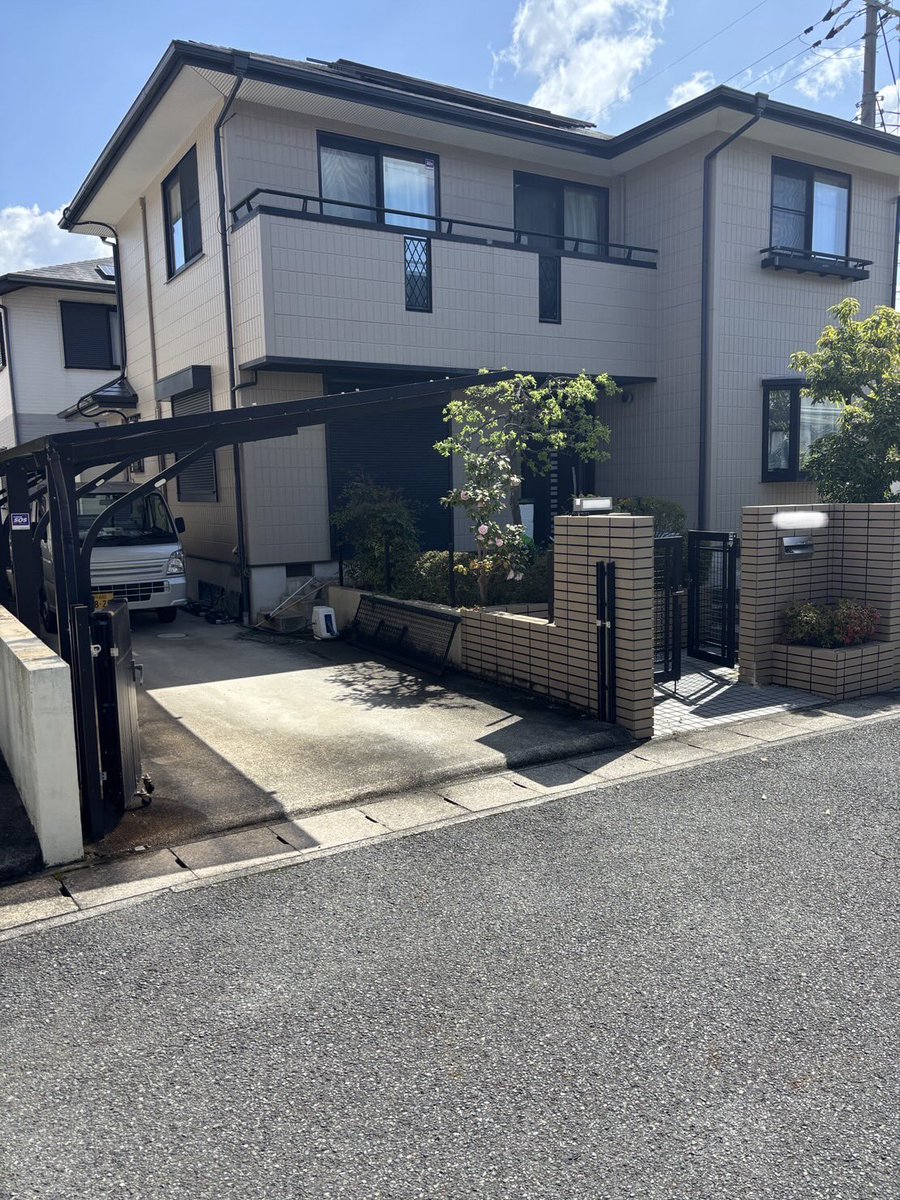 Inase_Garden's tweet photo. お疲れ様です

三田市　弥生が丘の現場

完了しました

カーポート　跳ね上げ門扉工事
門扉　ファンクション工事
階段　タイル工事
駐車場拡幅工事
フェンス工事
人工芝工事
テラス工事　ウッドデッキ工事
ライティング　植栽工事
擁壁塗装工事

いなせフルスペック工事^_^ https://t.co/sSskT2ykyR