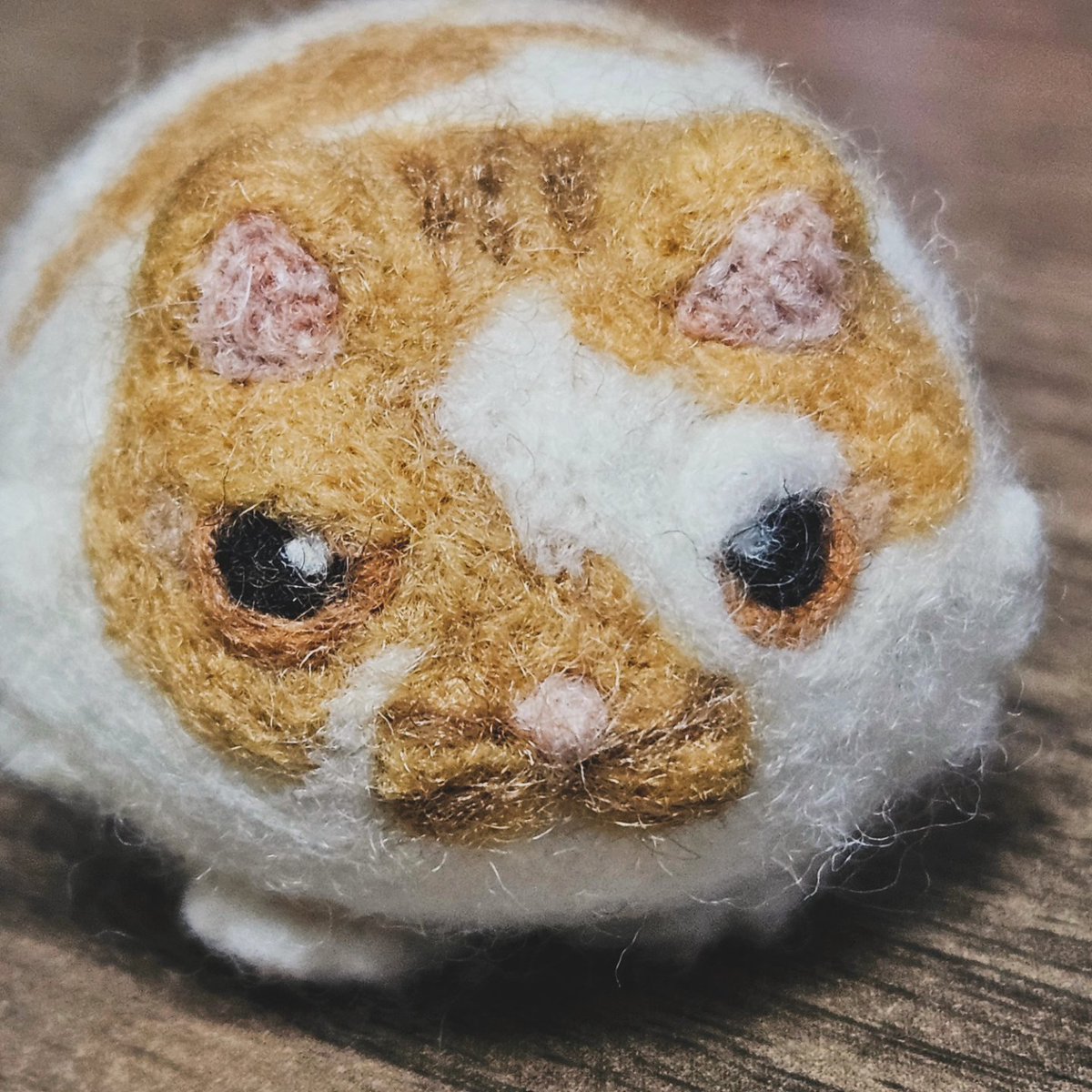 ぶち猫作ってみました🐾 #羊毛フェルト #ハンドメイド #オリジナル #ぶち猫