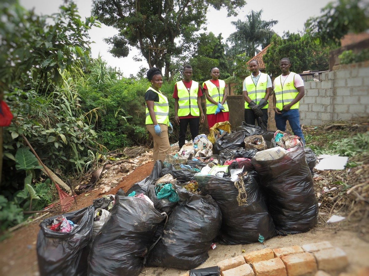 sothafo's tweet photo. We carried out a rubbish clean-up exercise at a students’ hostel to create a cleaner, healthier environment as the new school term begins.
A clean space promotes good health, discipline &amp; a positive learning atmosphere for every student. 
#CleanHostel #SanitationFirst https://t.co/2snb0Npsj4