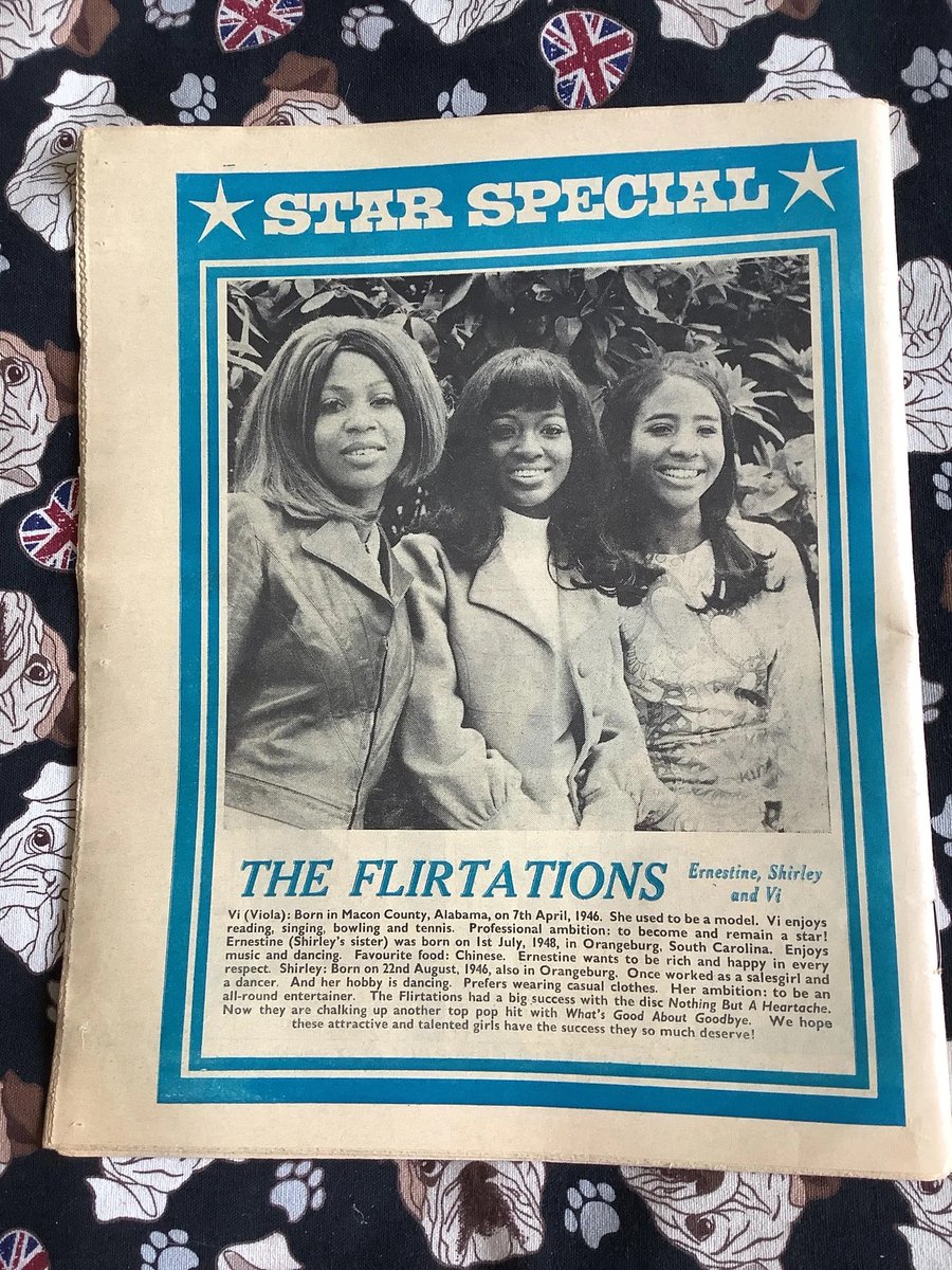 WatsonsVintage's tweet photo. A Fun and Nostalgic #giftforher VERY RARE Vintage 28th June 1969 June and Schoolfriend Comic - Comic Strip Stories &amp; more - Birth Year Gift - Sindy Doll Story https://t.co/1pKHbWOtOc via @Etsy #Rare #VintageComics #June #Schoolfriend #SindyDoll #1969Gift #JuneBirthday #nostalgia https://t.co/gE4C8Fe1I1