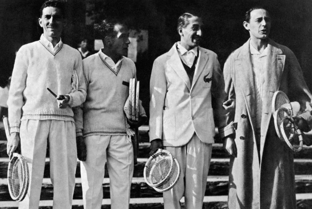 Midgardle's tweet photo. @FFLose Les Mousquetaires c'est eux ! A eux 4 c'est 18 GC en simple (sans l'US OPEN qui n'existait pas), 13 GC en double, 6 Coupe Davis !!! Merci au revoir ! https://t.co/9F16RsEazJ