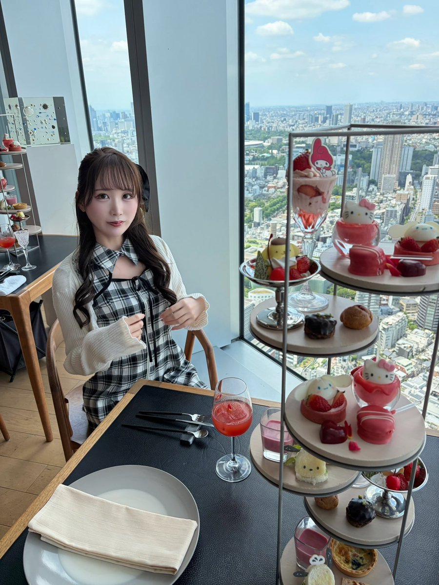 konishi_nico__'s tweet photo. サンリオのアフタヌーンティー🎀
可愛すぎて食べるの勿体なかった〜 https://t.co/wPupJlOIxK