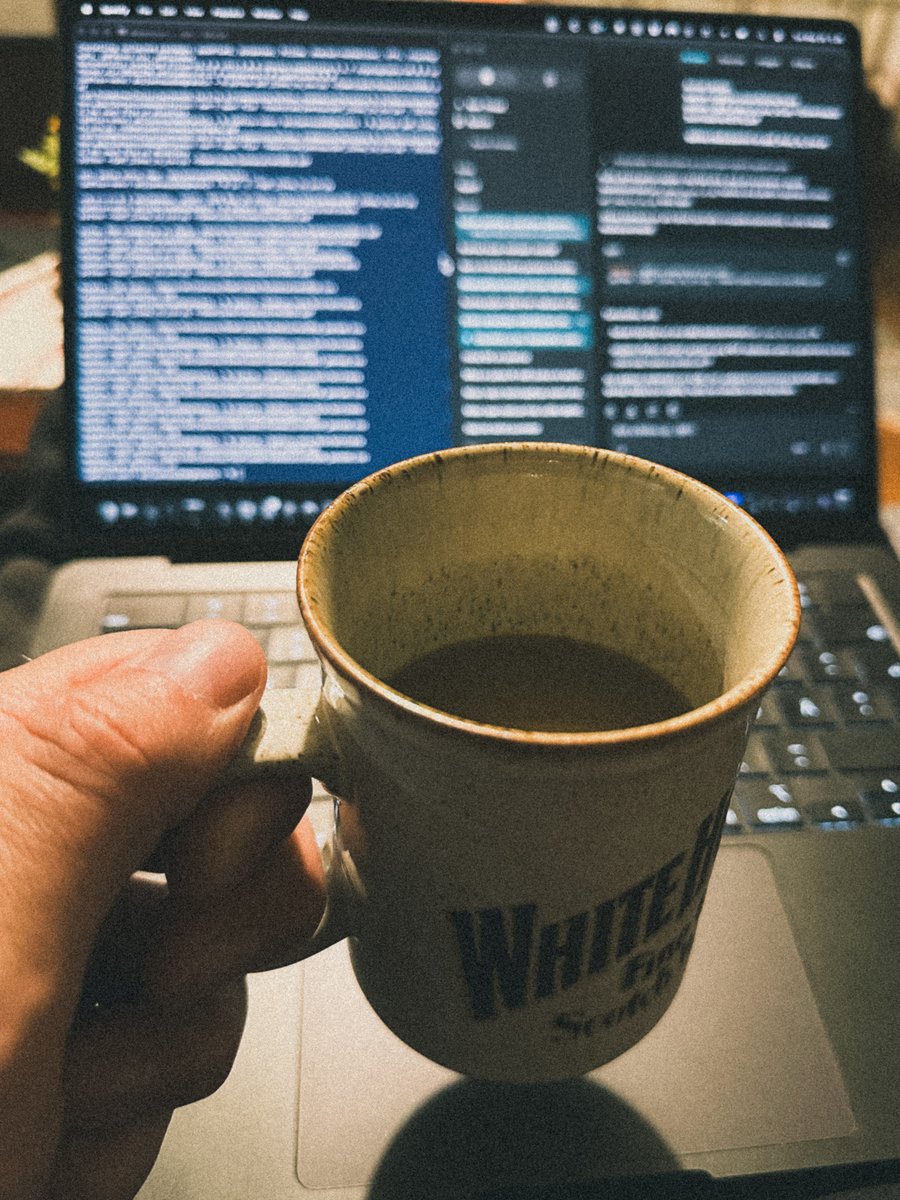 Akikuvaa's tweet photo. Do you drink late night coffee? 01:30AM https://t.co/MFm0qd946U