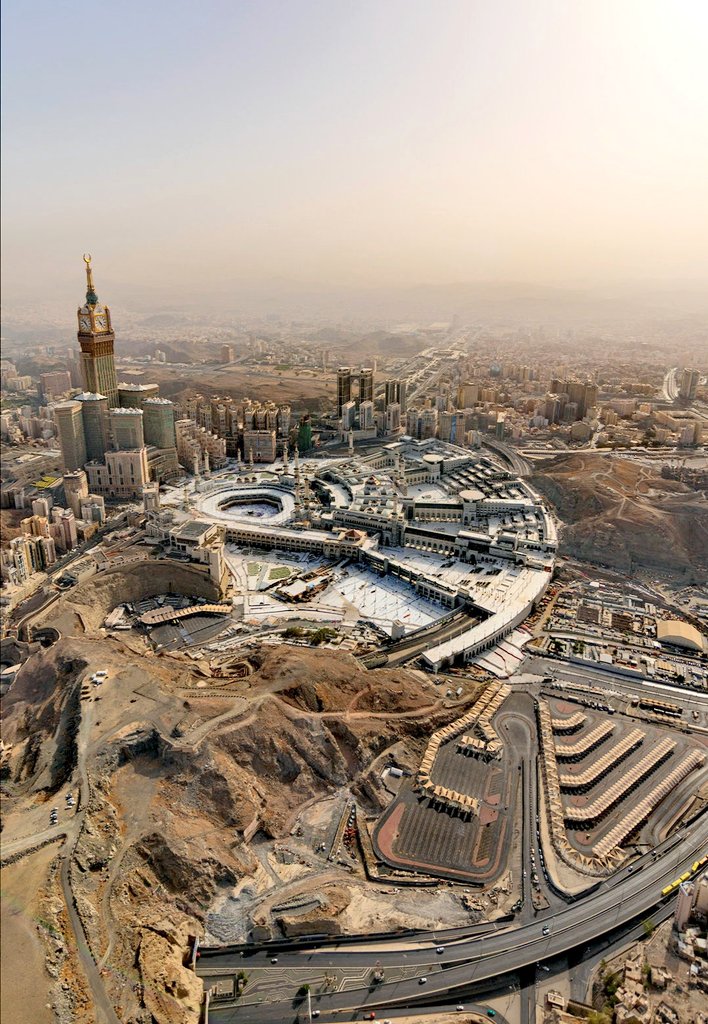 usmaaN23's tweet photo. #Arafahday is the sum of #Hajj when Islam was perfected. It resembles visual appearance of the judgement day; a vast plain with millions of human beings, all clad in shrouds in need of Divine Majesty!
May Allāh invite us to perform Hajj. Ameen. 
#HajjMubarak
#حج_1447هـ 
#يوم_عرفة https://t.co/esrNR7eHQL