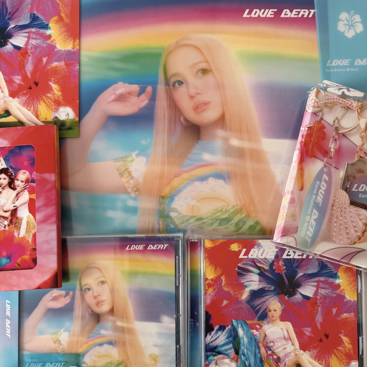 nsnkn_a's tweet photo. フラゲ〜🌺🌈
派手派手でかわいい！！！👸🏼
カップリングが天才すぎない？最強やない？😭💓💓💓
どっちの曲もめっちゃ好き🦋
特にReplay良すぎて鳥肌！！！
やっぱり新曲毎回CD出して欲しい🤝
#西野カナ
#LOVEBEAT https://t.co/KwVHLTAYwQ