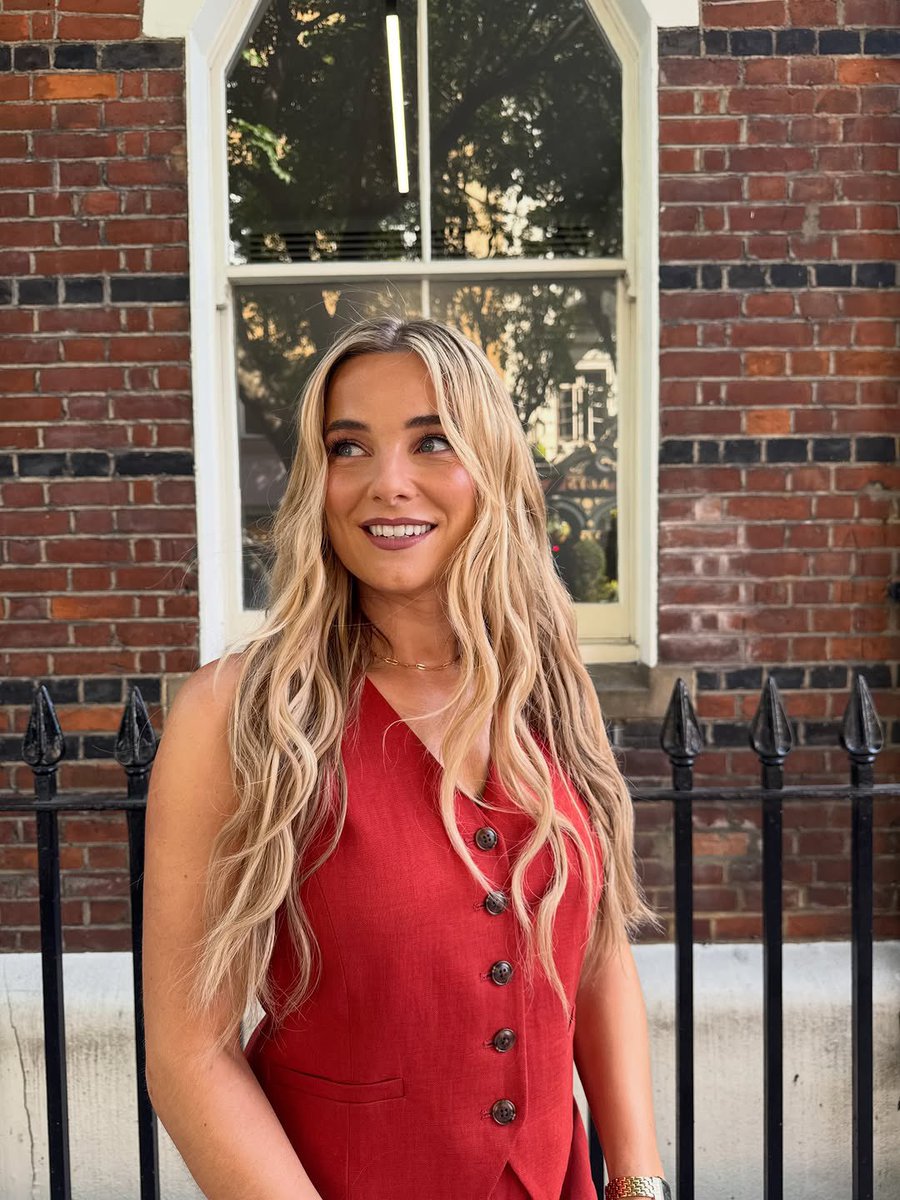 l20__18's tweet photo. Sian Welby is unreal 😍🥵 https://t.co/XBml0Ca5as