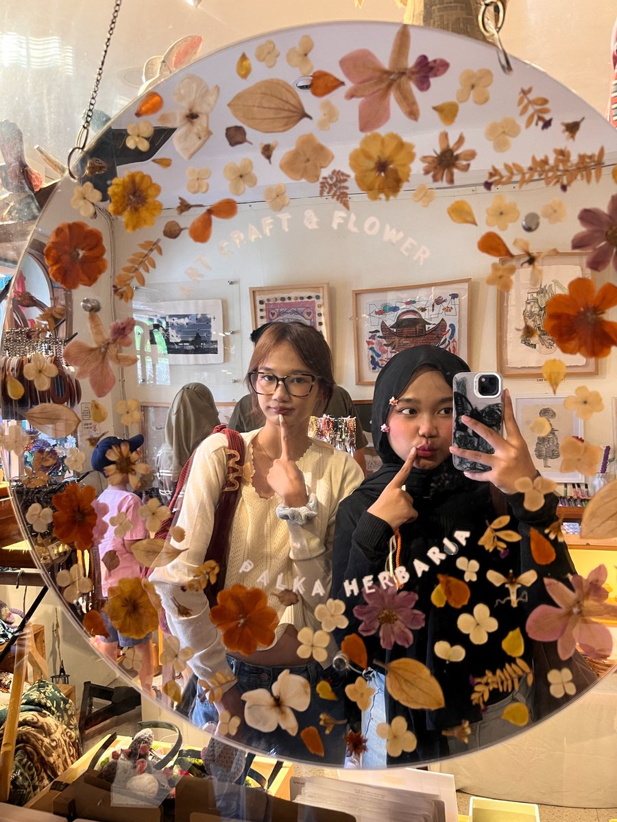 rararoru's tweet photo. jogjaaaa~ https://t.co/1fFfOHqrRg