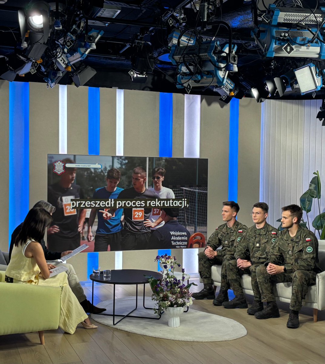 WAT_edu's tweet photo. Podchorążowie @WAT_edu w studiu @TVP3Warszawa mówili o kryptologii i cyberbezpieczeństwie, badaniach detektorów wykrywających broń chemiczną, działaniach kosmicznych i operowaniu satelitami wojskowymi. Podkreślali odpowiedzialność związaną z nauką na uczelni oficerskiej, prezentowali postawę studenta na służbie i zdradzali kulisy testów sprawnościowych na etapie rekrutacji @MON_GOV_PL @WatWcy 
Rozmowa jest dostępna w programie "Dobrego dnia" w odcinku czasowym od 21:00 do 28:50 tutaj: https://t.co/FJVeUN49lG