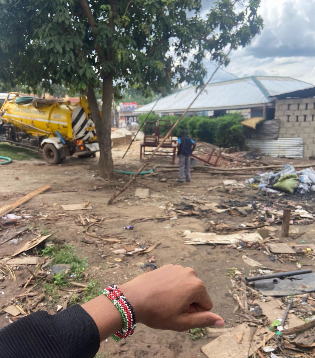 rolandkid_'s tweet photo. Near NIRA, a neighbor has brought a car for emptying the toilet.
Now everyone is complaining about the smell but me I see business.🙏🏻 https://t.co/K3RxZUtGiv