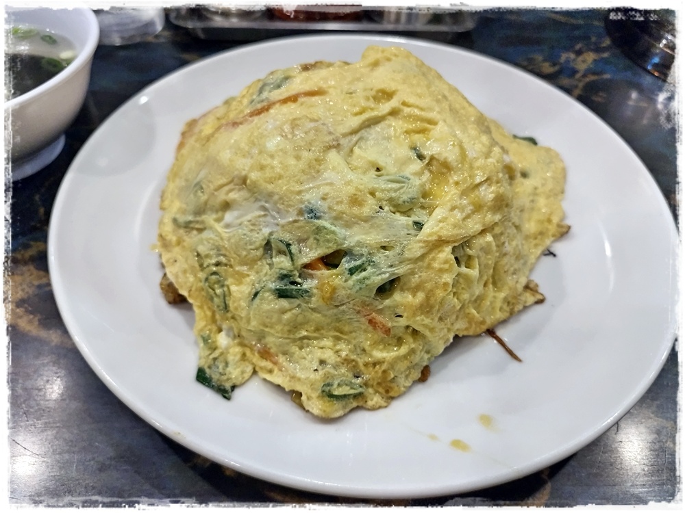 kuma3726's tweet photo. 今日のランチ
#ニュー上海瓦町本店 さん
天津カレー焼きめし^4^
夜勤明け休日ランチは町中華Day♪初訪問❣ニュー上海 瓦町本店 さん♪天津カレー焼きめし🤗気になってたお店♪そして食べたかった天津カレー焼きめし❣フワっと玉子が乗った炒飯はしっかりカレー風味ｺﾘｬ(*^-ﾟ)vｳﾐｬ~ｲ♥
#町中華 https://t.co/R0O6JqsBcE