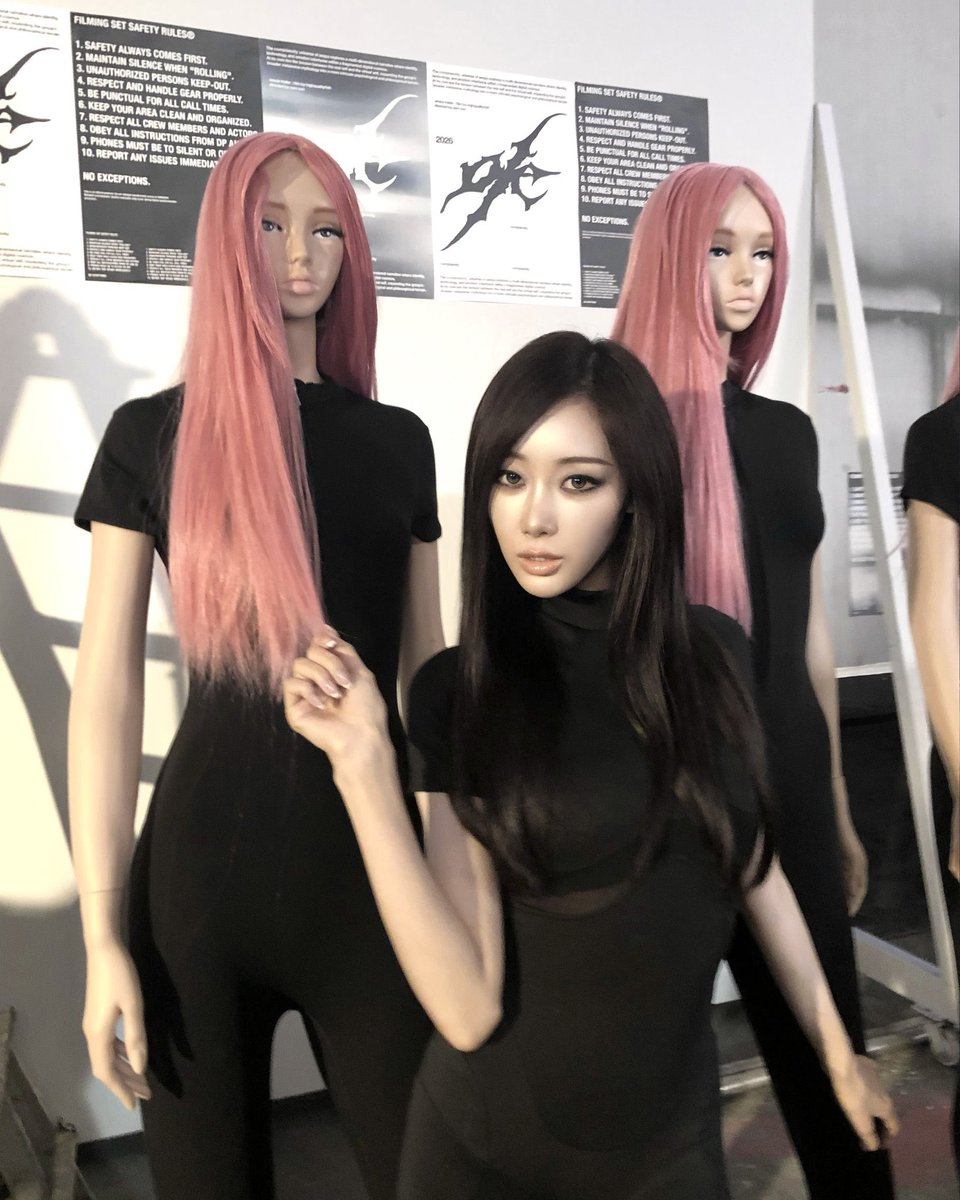 aericghan's tweet photo. Spending time in a room full of mirrors and mannequins makes you wonder where the imitation ends and the real begins. Perfectly manufactured, statically posed, yet holding a sharp edge. are we looking at the blueprint, or are we the final product? https://t.co/RaPHt2CB92