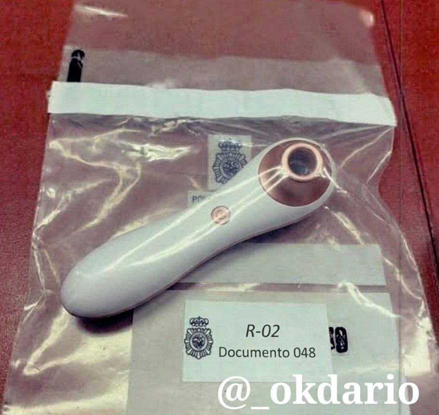_okdario's tweet photo. 🔴 ÚLTIMA HORA

La policía no ha enseñado todo lo que había en la caja fuerte de Zapatero.

Nosotros te lo enseñamos en exclusiva. https://t.co/BHAPtLwLsk