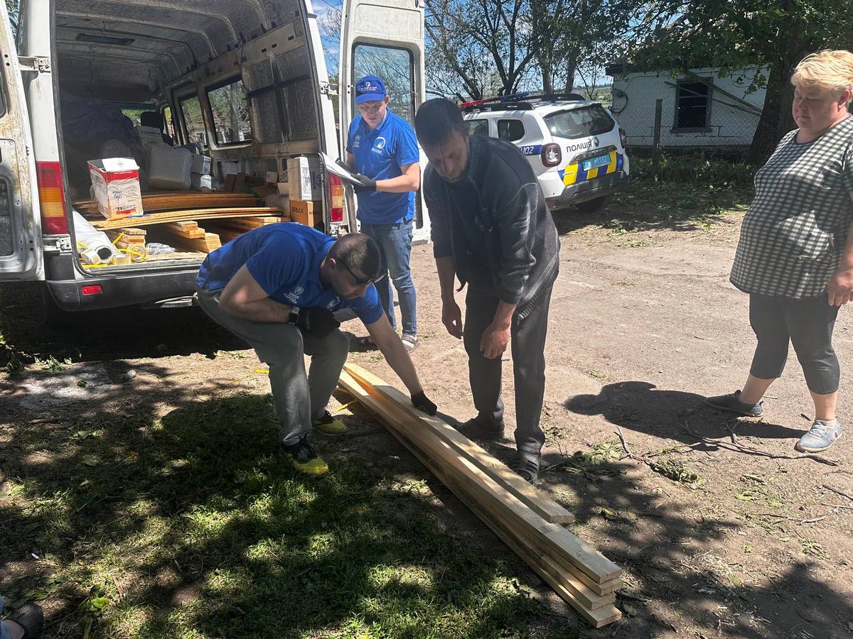 TheTenthOfApril's tweet photo. Last night, the enemy attacked the Kirovohrad region. 16 houses were damaged, 2 destroyed. Thankfully, no casualties.

CO “The Tenth of April” teams are on site providing construction materials, essentials, legal aid, and psychological support to affected families. https://t.co/RSWJzXF1w4
