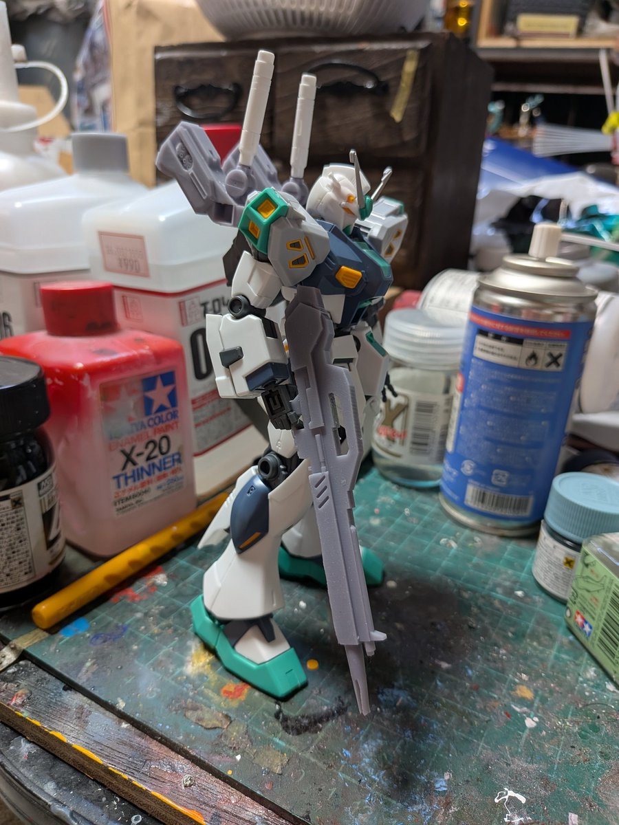 jack7kg's tweet photo. ビームライフルもなんとなくできた。
EGνガンダムとかから持ってきても良かったかも。
 #ガンプラ https://t.co/IGy9Cy1ToQ