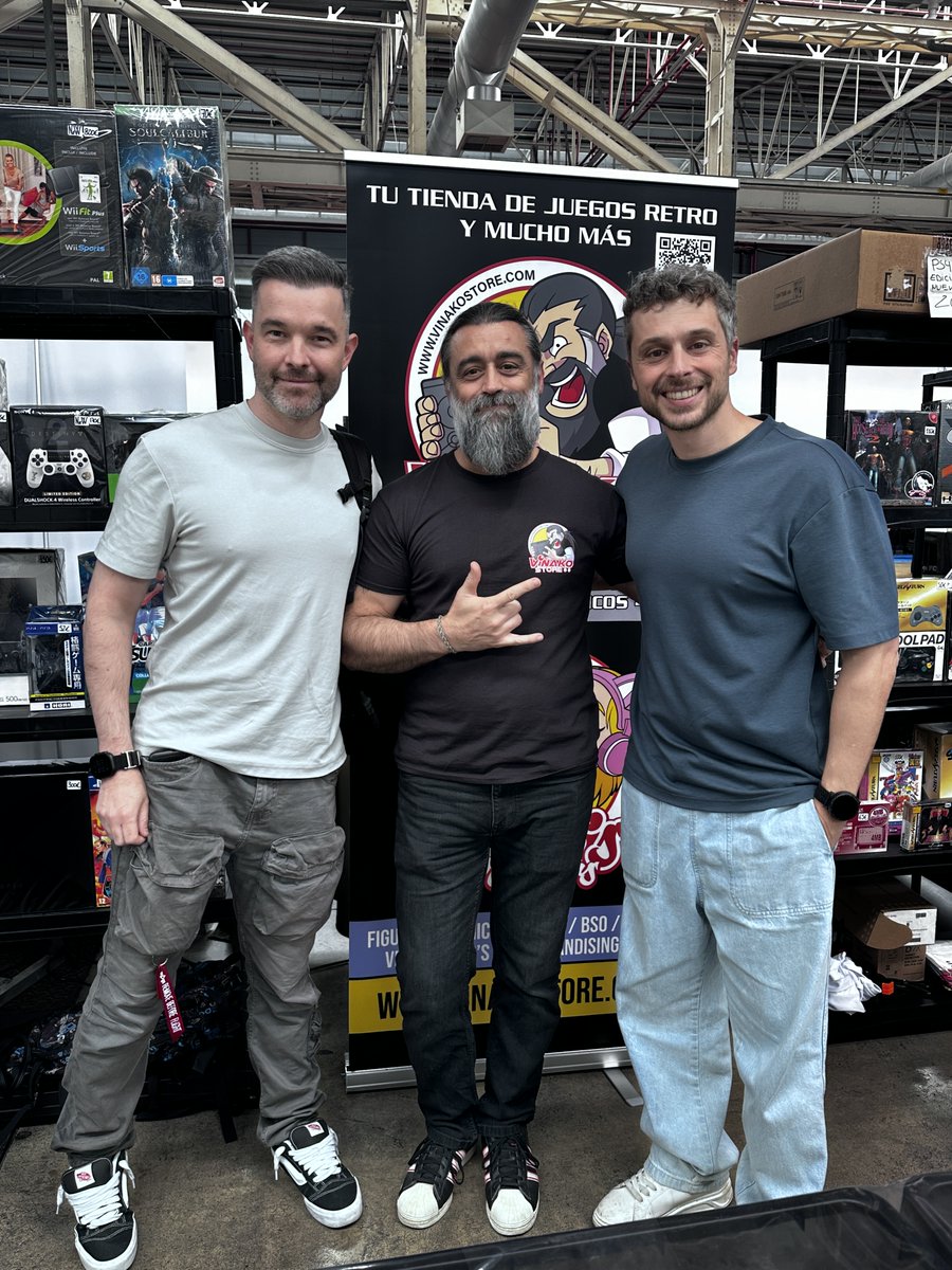 VinakoStore's tweet photo. Trabajando en https://t.co/nDcO3ZxS7D y como no...escuchando de fondo el podcast El Búnker S.A. Gracias a Albert  y @salbaFR  por dedicar un tiempo a pasaros por nuestro stand en @RetroBarcelona  ¡Sois unos fenómenos! https://t.co/pqANb59RFS