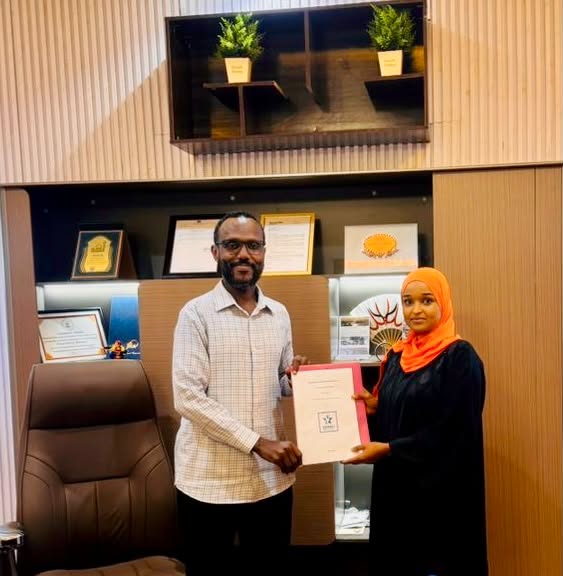 somalipubagenda's tweet photo. The @SPAPolicyLab Director, @FarhiaMohamuud, and the SPA team presented the key messages and handed over the Policy Design Solution Paper on Public Financial Management (PFM) in Adado District to the Mayor of Adado.

With support from The Policy Lab, SPA Policy Lab recently finalized a policy design solution for Adado aimed at addressing public financial management challenges, including revenue shortfalls, limited public trust in government authorities, and religious and social perceptions surrounding taxation.

The proposed solutions outline two key interventions: Madasha Maslaxadda Caamka, a religious-informed public dialogue platform, and the Midnimo Committee, a multi-stakeholder representative body designed to improve transparency, participation, and trust.

A summary of the paper can be read here: https://t.co/ZNB6RwU3Wj