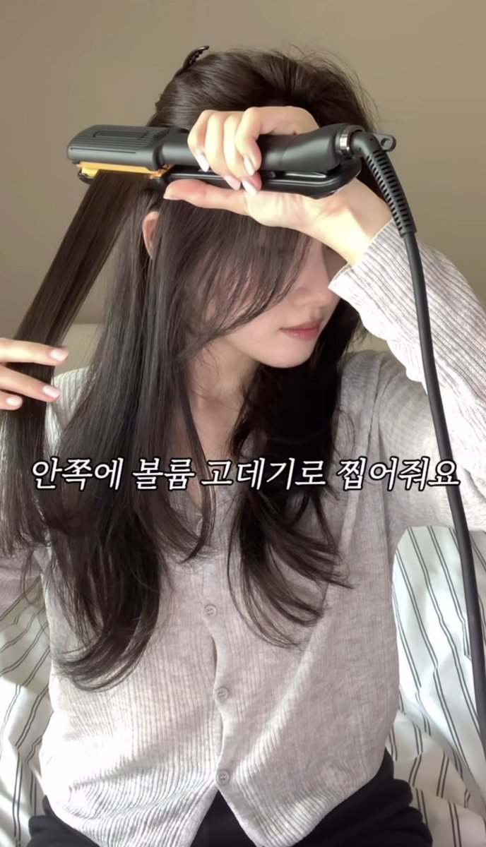 ms6v6__'s tweet photo. この方の動画を参考にしてセットしてます🐈‍⬛
ボリュームが自然に出てハチがふんわりする🩶

https://t.co/KJEA8fA05t https://t.co/qIv8tQkYP7