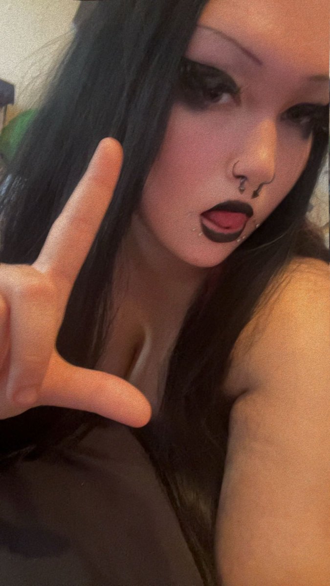 Dahlias backup findom 🦇 tweet media