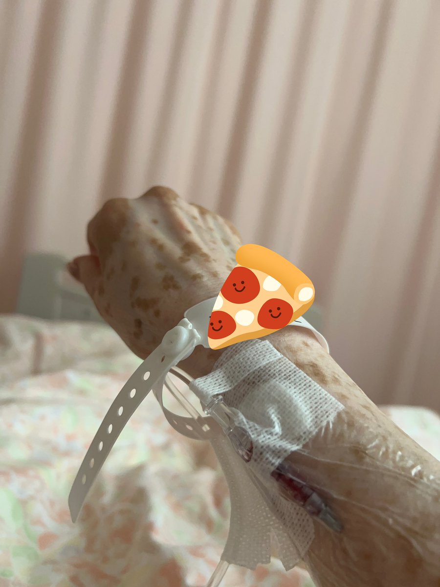 ViVi_blaze's tweet photo. @BBOYMEMETA 行く予定だったのに🍕🍕
コレで行けなかった😭😭
メメタァ誕生日おめでとう🎊 https://t.co/QprbJGt7cH