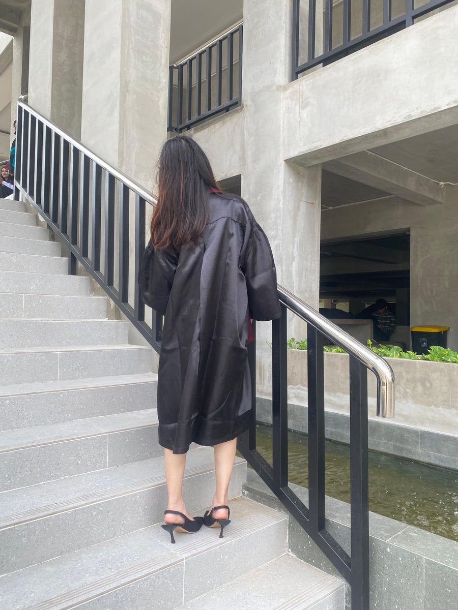 rosepearll's tweet photo. 👩🏼‍🎓👩🏼‍⚖️ https://t.co/F0ddrVJ32E