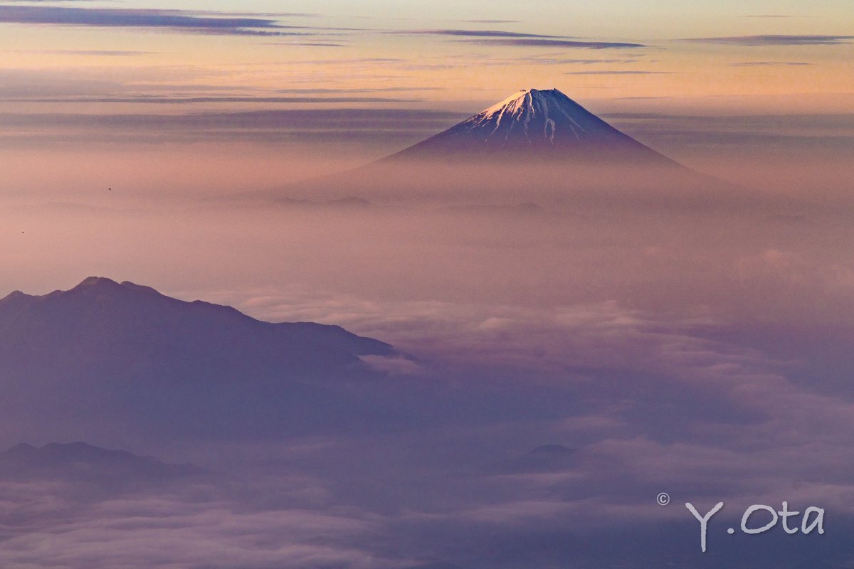 FUJI_CREATE's tweet photo. 優しい夜明け✨
先日の赤岳山行より⛰️

#富士山 #八ヶ岳 #赤岳 https://t.co/611uzgXmN5