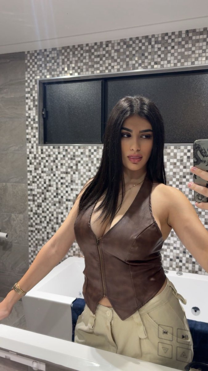 𝐉𝐮𝐣𝐮 tweet media